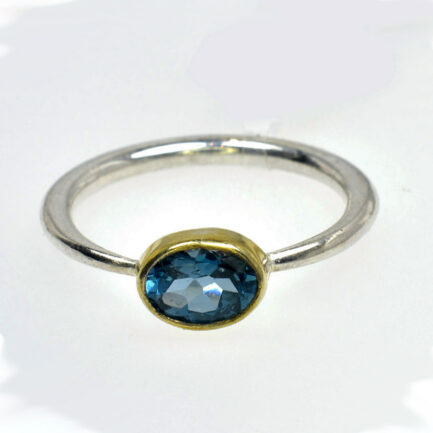 Εδώ υπάρχει ένα Δαχτυλίδι Pandora 039622-56.Είναι άμεσα διαθέσιμα σε τιμή 29€.